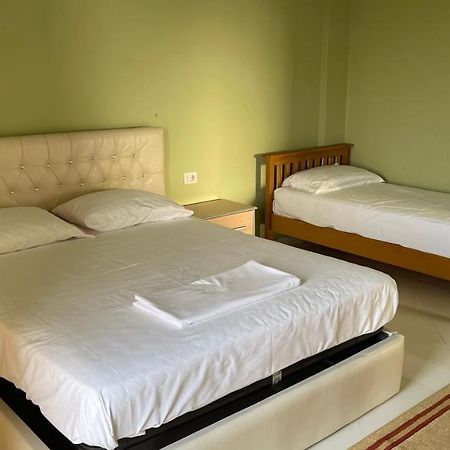 Azure Apartments By Kondo Stays Vlorë Buitenkant foto