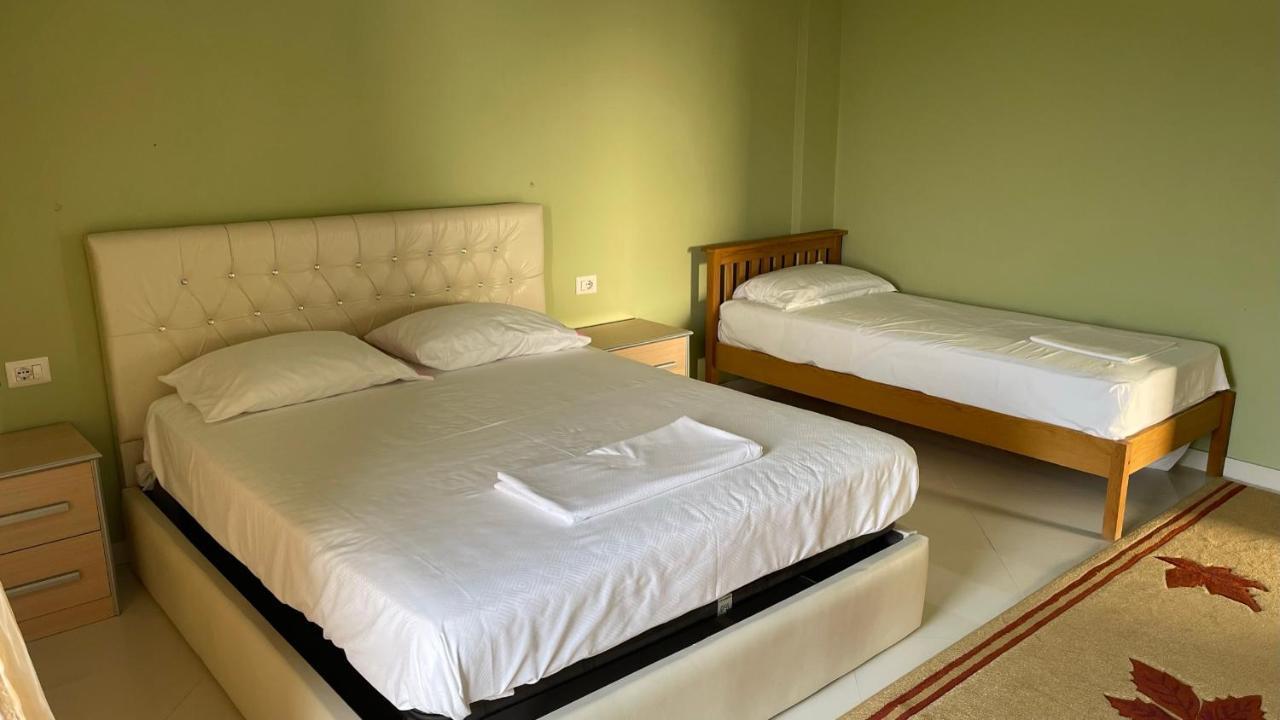 Azure Apartments By Kondo Stays Vlorë Buitenkant foto