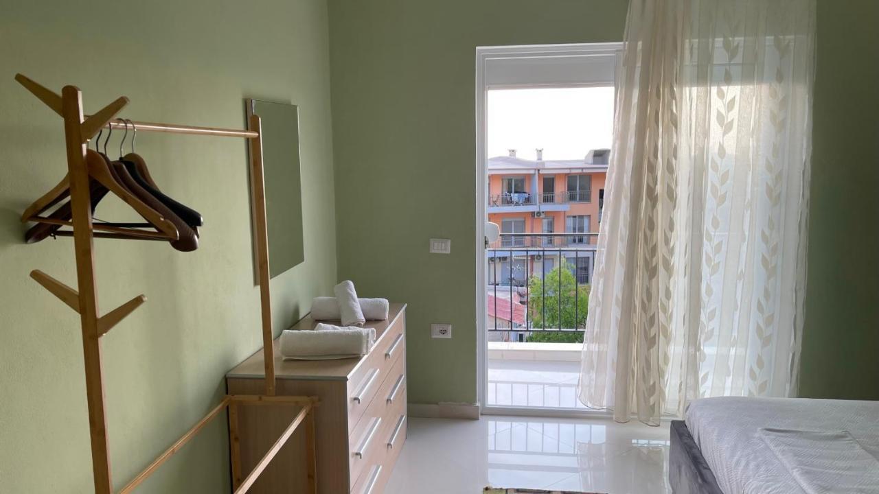 Azure Apartments By Kondo Stays Vlorë Buitenkant foto