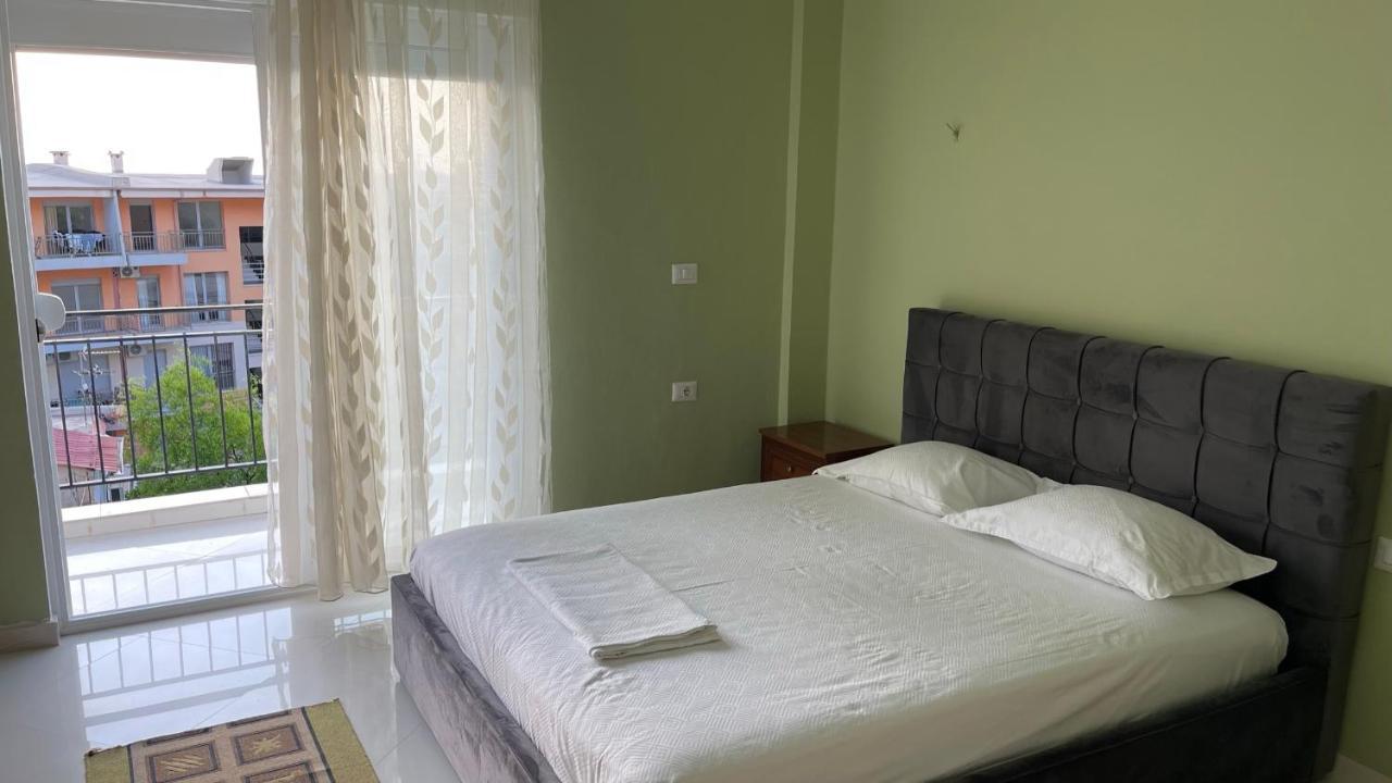 Azure Apartments By Kondo Stays Vlorë Buitenkant foto