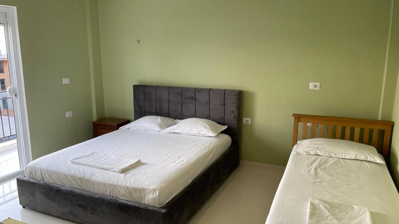Azure Apartments By Kondo Stays Vlorë Buitenkant foto